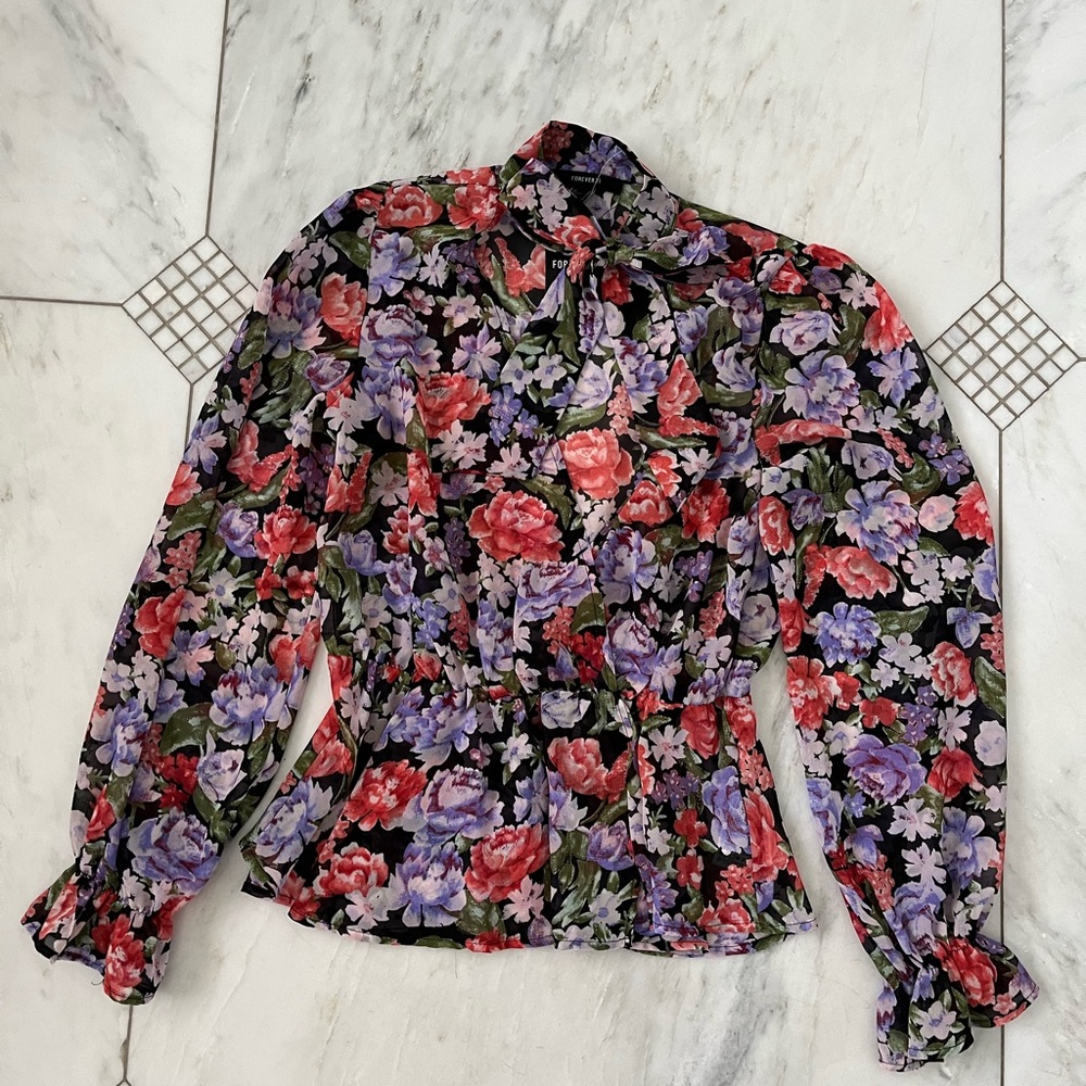 Century 21 floral top NWT Small